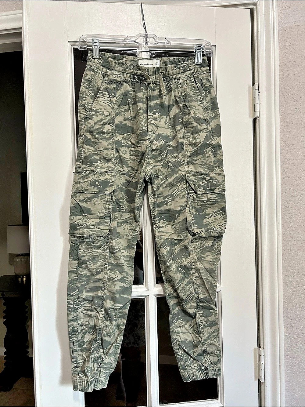 Abercrombie Kids Camo Cargo Pants Size 11/12 Regular Like New